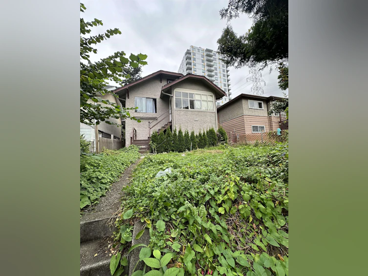 3657 E Pender Street, Vancouver, BC, V5K 2E5 - 2