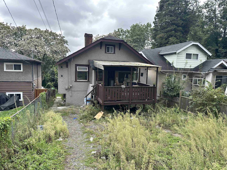 3657 E Pender Street, Vancouver, BC, V5K 2E5 - 3