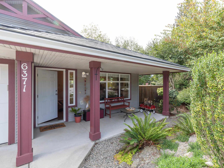 6371 Williams Place, Sechelt, BC, V0N 3A7 - 6