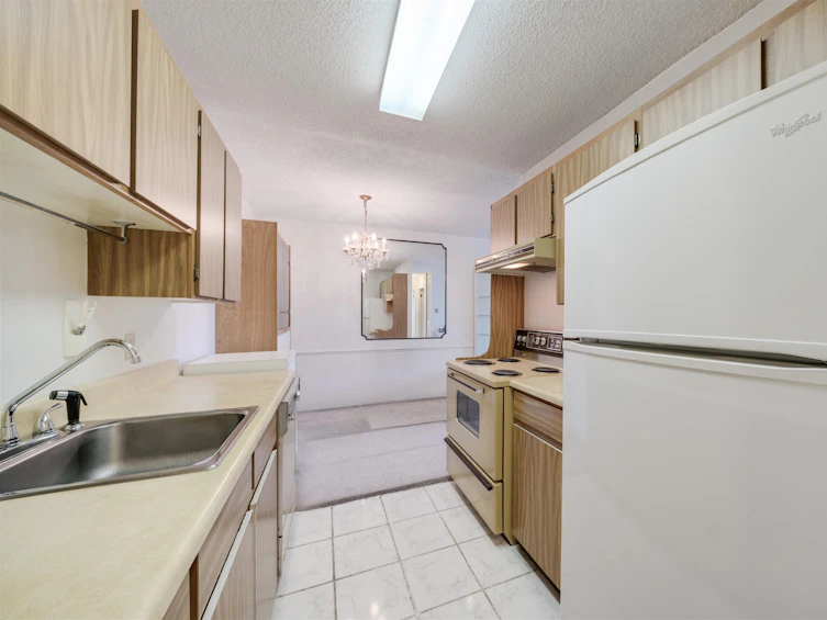 201-5645 Barker Avenue, Burnaby, BC, V5H 3Z5 - 8