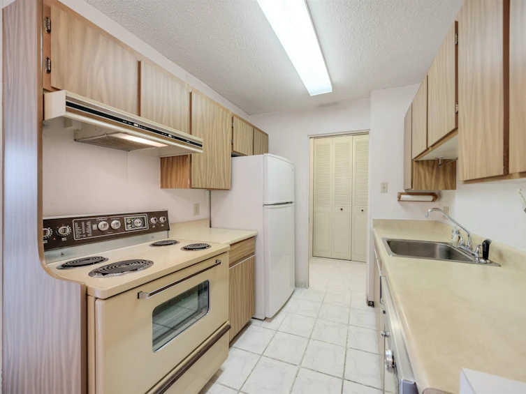 201-5645 Barker Avenue, Burnaby, BC, V5H 3Z5 - 9