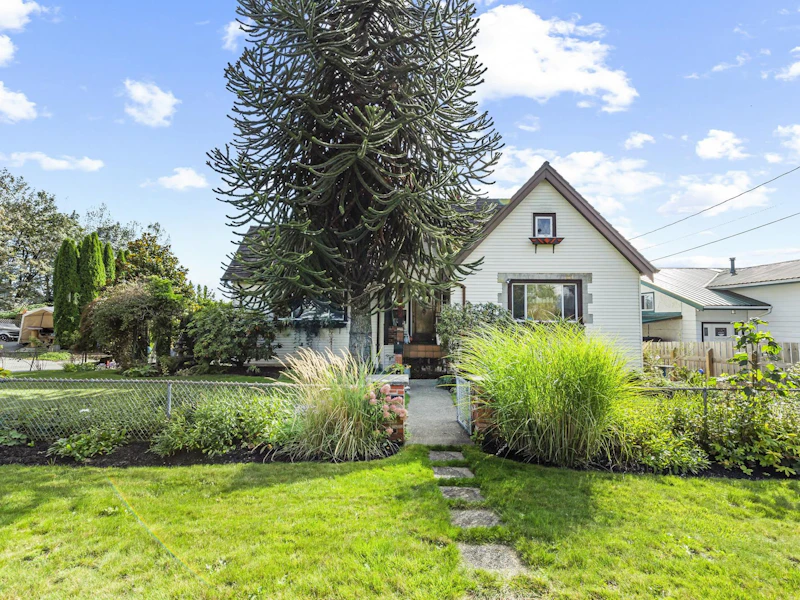32892 1st Avenue, Mission BC V2V 1E7