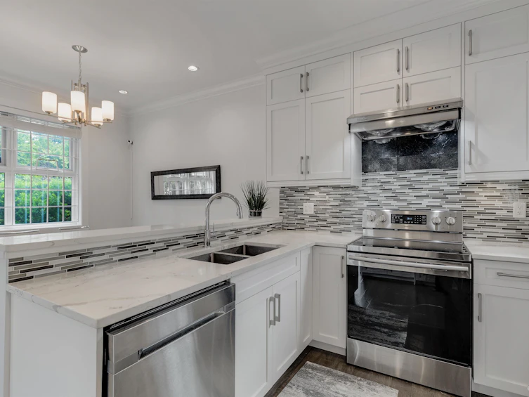 606 Alderson Avenue, Coquitlam, BC, V3K 1T3 - 8
