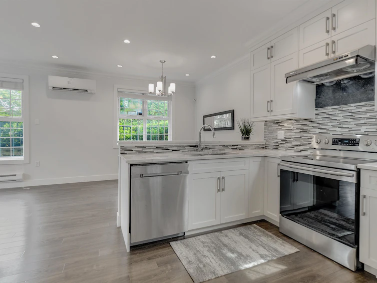 606 Alderson Avenue, Coquitlam, BC, V3K 1T3 - 14