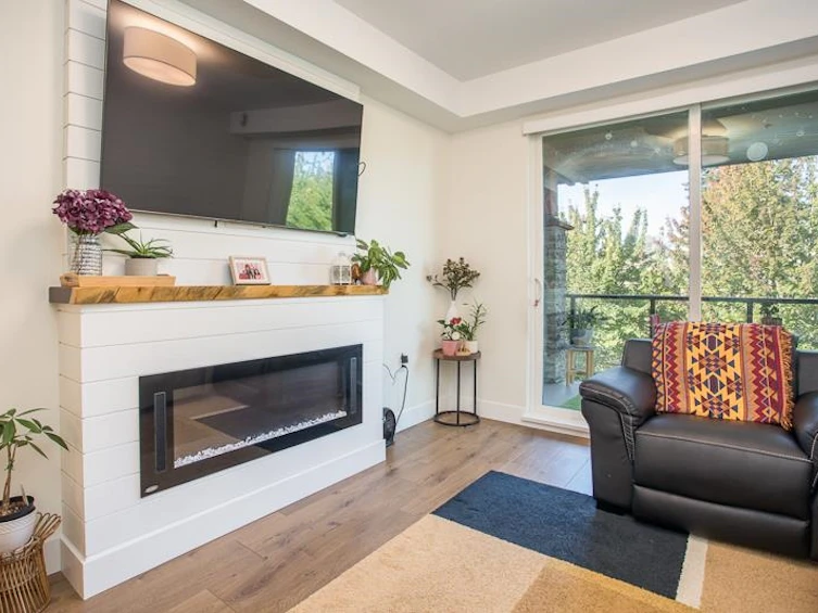 303-12460 191 Street, Pitt Meadows, BC, V3Y 2J2 - 12