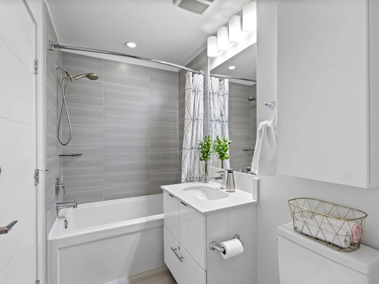 212-733 W 3rd Street, North Vancouver, BC, V7M 0C8 - 9
