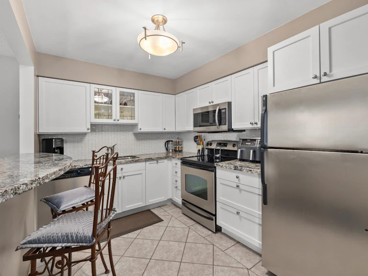 1354 W 7th Avenue, Vancouver, BC, V6H 3W5 - 12