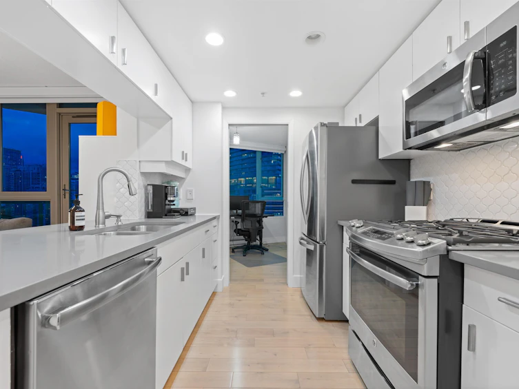 2101-1033 Marinaside Crescent, Vancouver, BC, V6Z 3A3 - 9