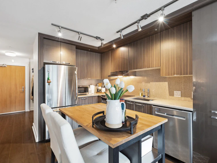 216-733 W 14th Street, North Vancouver, BC, V7M 0C6 - 8
