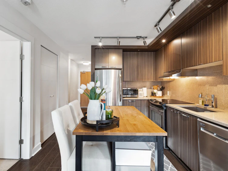 216-733 W 14th Street, North Vancouver, BC, V7M 0C6 - 10