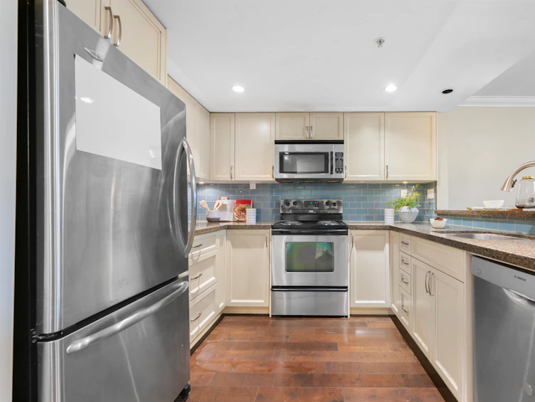 404-2665 W Broadway Street, Vancouver, BC, V6K 2G2 - 11