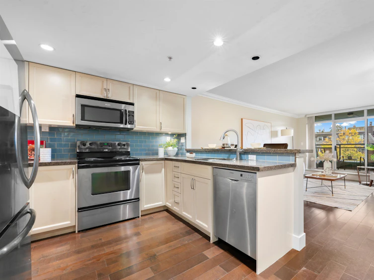 404-2665 W Broadway Street, Vancouver, BC, V6K 2G2 - 12