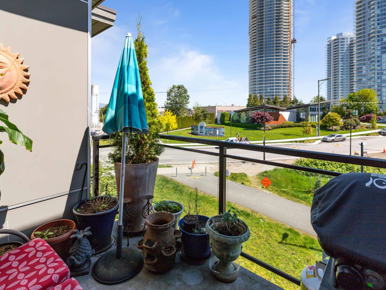 430-7088 14th Avenue, Burnaby, BC, V3N 0E7 - 14