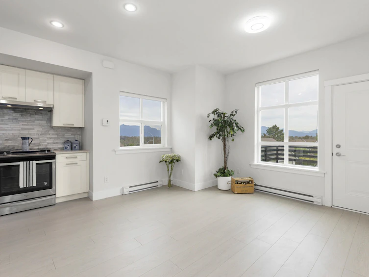 211-9987 East Barnston, Surrey, BC, V4N 6N3 - 3