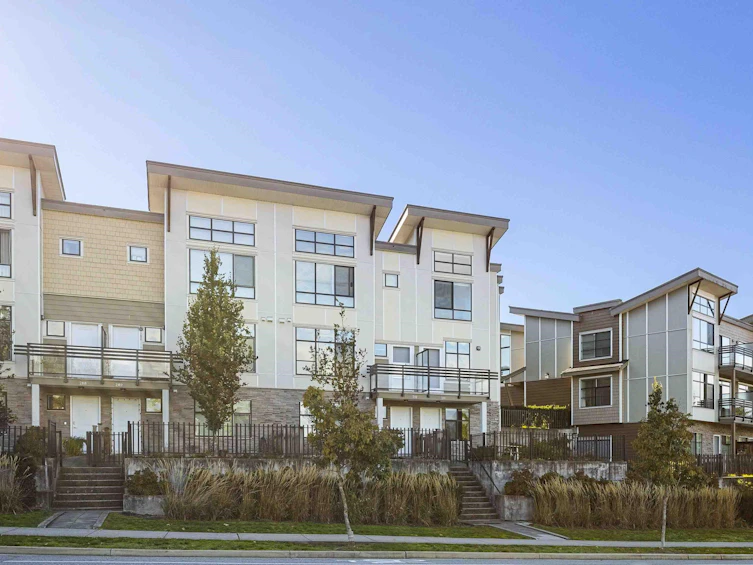 211-9987 East Barnston, Surrey, BC, V4N 6N3