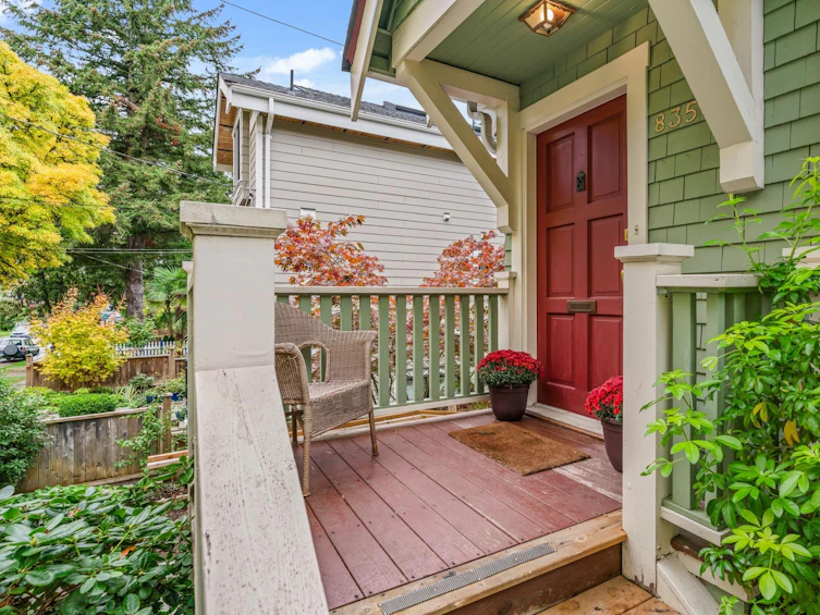 835 East 31st Avenue, Vancouver, BC, V5V 2X2 - 2