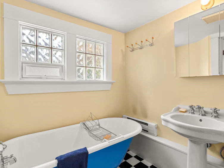 835 East 31st Avenue, Vancouver, BC, V5V 2X2 - 26