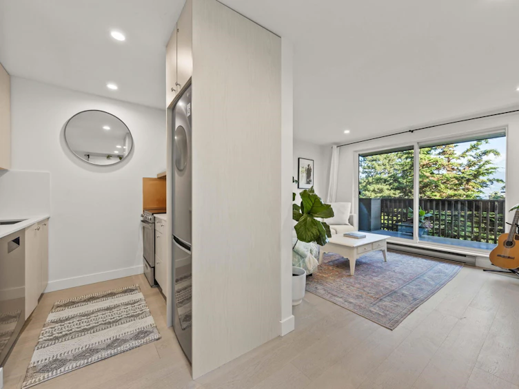 201-2458 York Avenue, Vancouver, BC, V6K 1E1 - 3