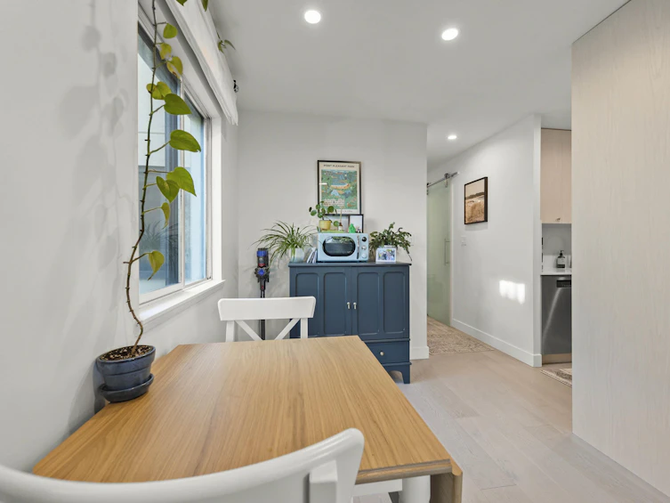201-2458 York Avenue, Vancouver, BC, V6K 1E1 - 4