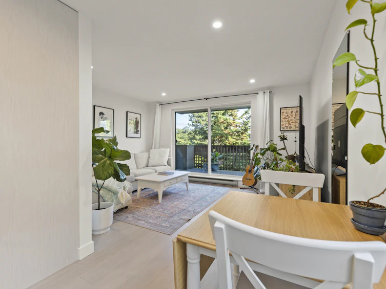201-2458 York Avenue, Vancouver, BC, V6K 1E1 - 5