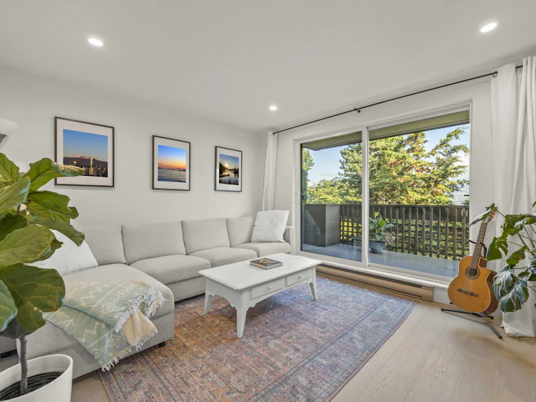 201-2458 York Avenue, Vancouver, BC, V6K 1E1