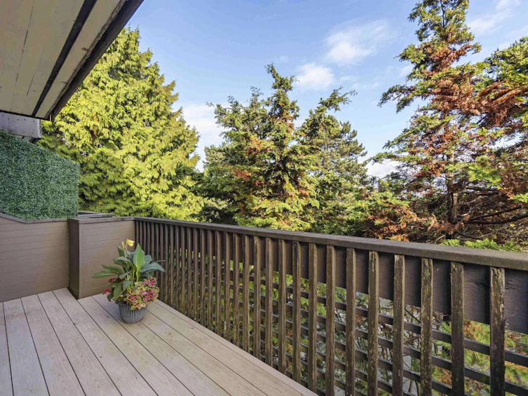 201-2458 York Avenue, Vancouver, BC, V6K 1E1 - 11