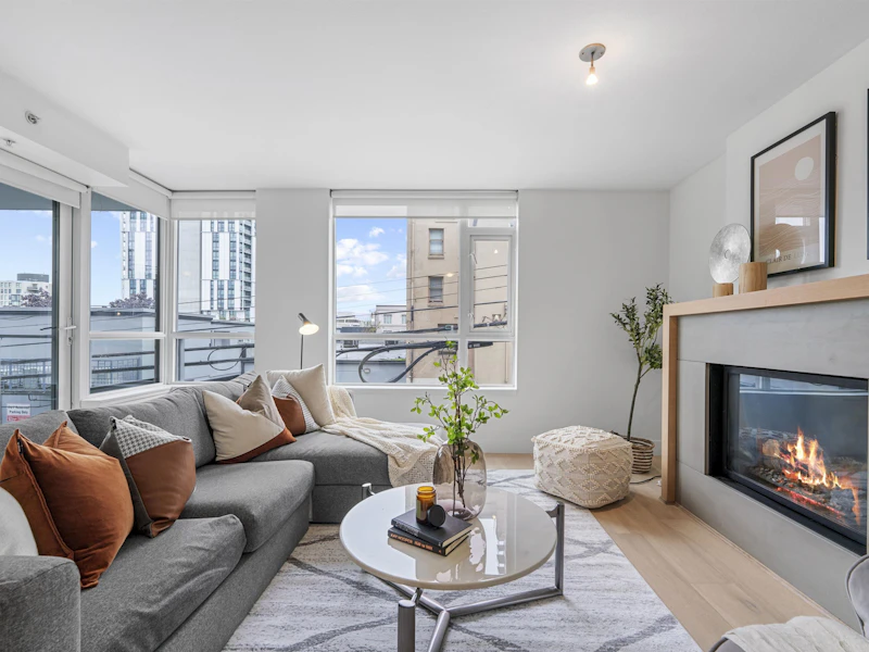 303 - 1530 W 8th Avenue, Vancouver BC V6J 5M6