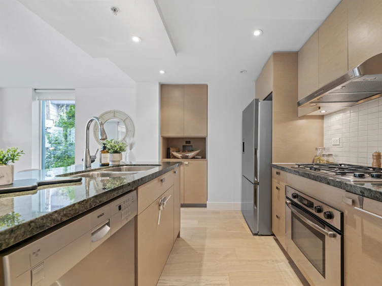 303-1530 West 8th Avenue, Vancouver, BC, V6J 5M6 - 12