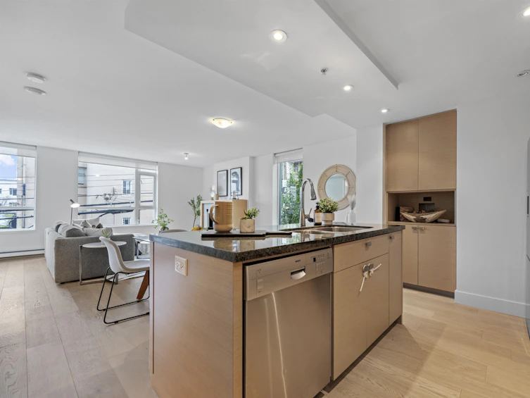 303-1530 West 8th Avenue, Vancouver, BC, V6J 5M6 - 13