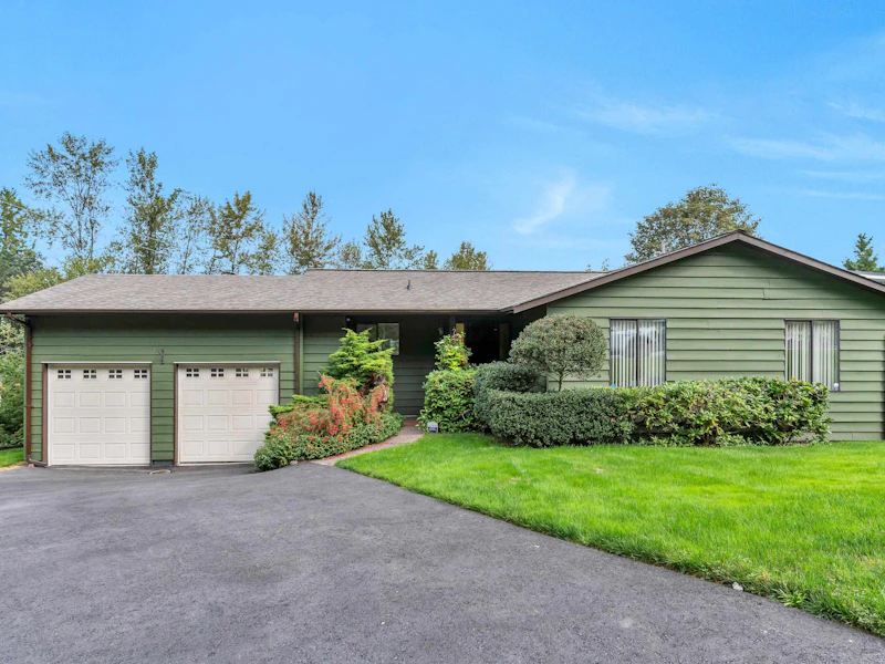 2 Noble Court, Port Moody BC V3H 3Z5