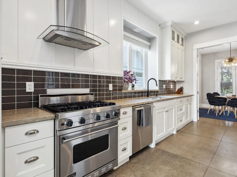 1368 Sunnyside Drive, North Vancouver, BC, V7R 1B1 - 8