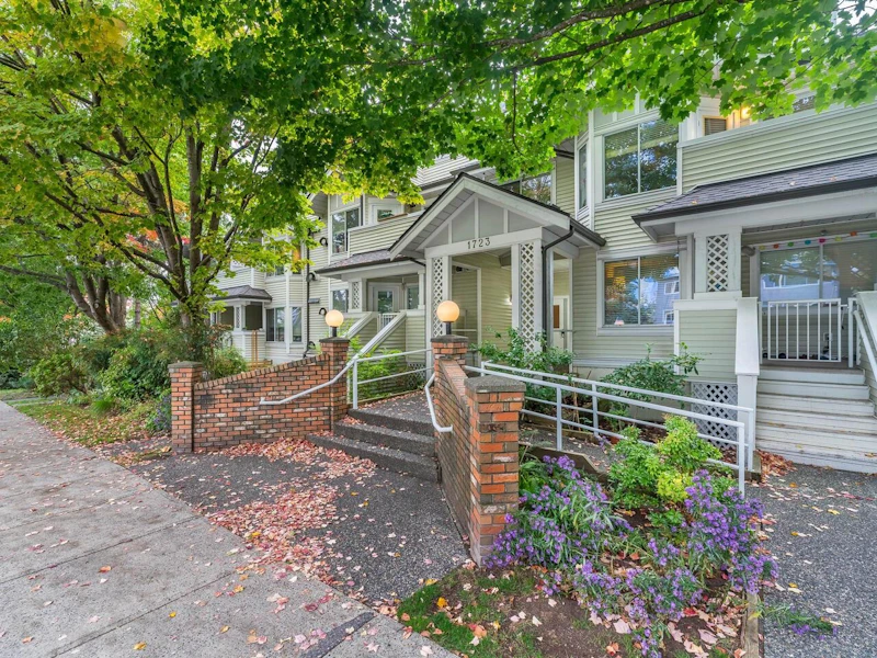 305 - 1723 Frances Street, Vancouver BC V5L 1Z5