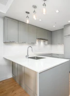 305 4352 Hastings Street