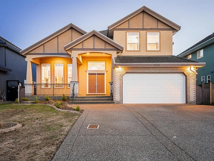 12742 61a Avenue, Surrey, BC, V3X 3P5
