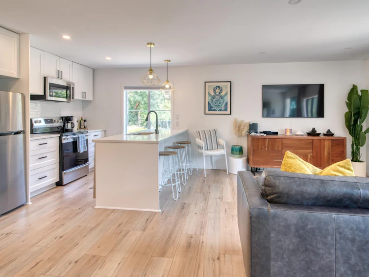 5625 O'brian Road, Halfmoon Bay, BC, V7Z 1E9 - 5