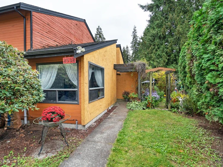 2532 Burian Drive, Coquitlam, BC, V3K 5W9 - 2