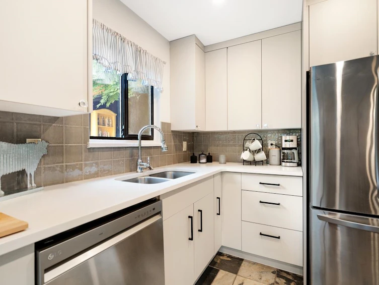 2532 Burian Drive, Coquitlam, BC, V3K 5W9 - 7