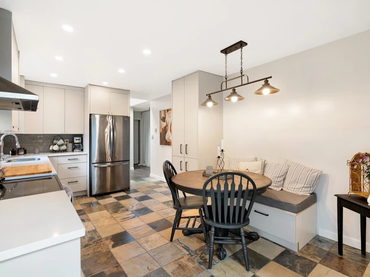 2532 Burian Drive, Coquitlam, BC, V3K 5W9 - 9