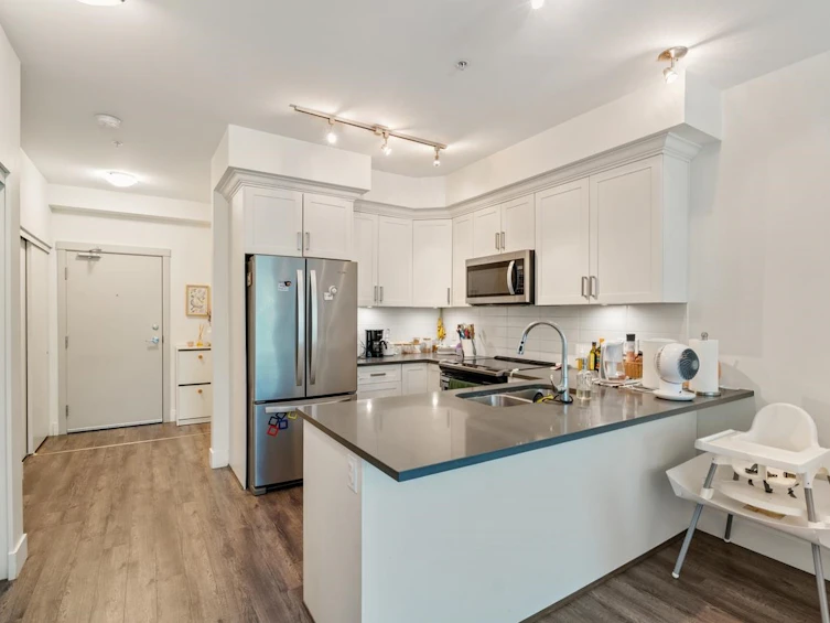 204-2436 Kelly Avenue, Port Coquitlam, BC, V3C 1Y4 - 6