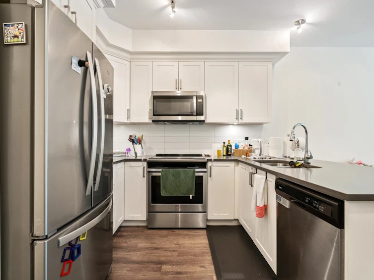 204-2436 Kelly Avenue, Port Coquitlam, BC, V3C 1Y4 - 7
