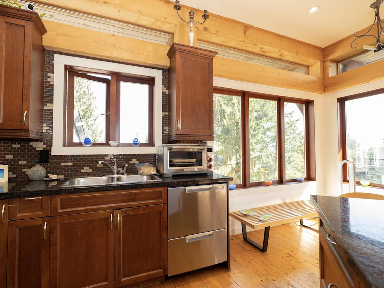 557 Central Avenue, Gibsons, BC, V0N 1V1 - 11