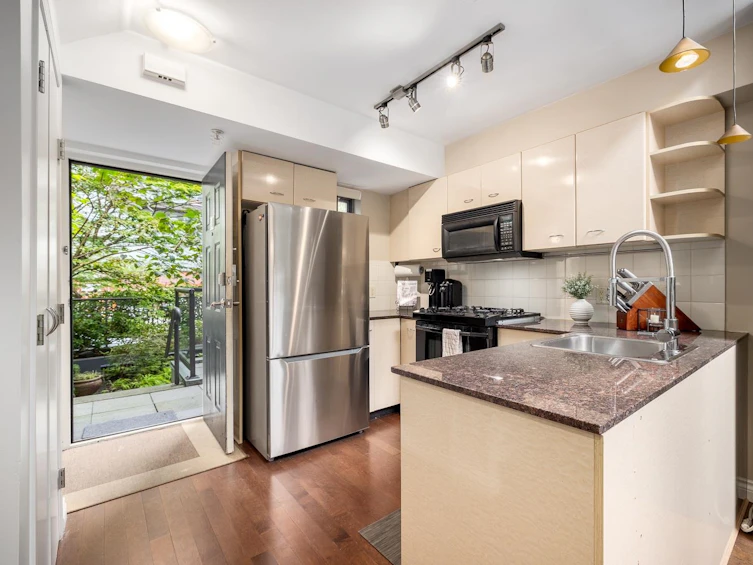 203-501 Pacific Street, Vancouver, BC, V6Z 2X6 - 9