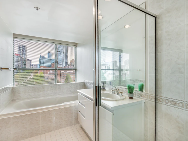 1305-1000 Beach Avenue, Vancouver, BC, V6E 4M2 - 17
