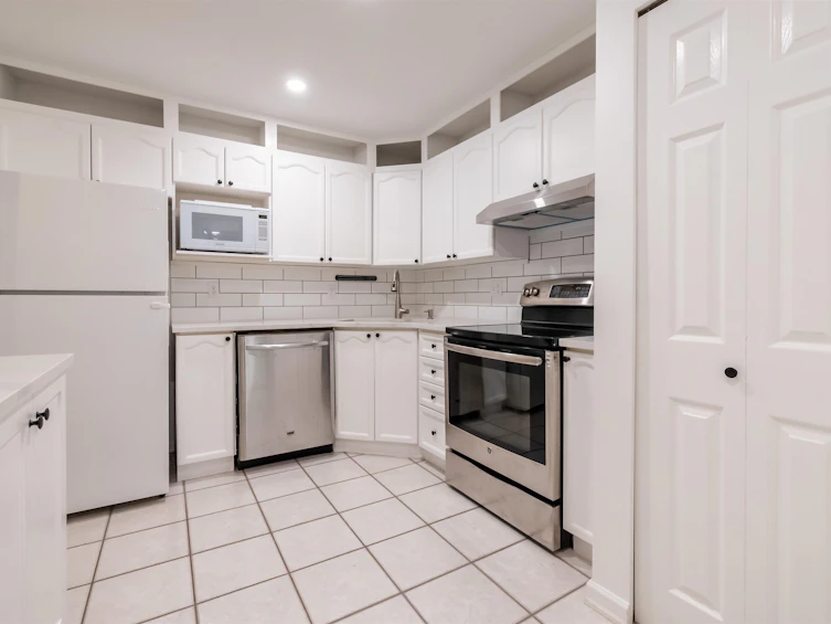 212-301 Maude Road, Port Moody, BC, V3H 5B1 - 9