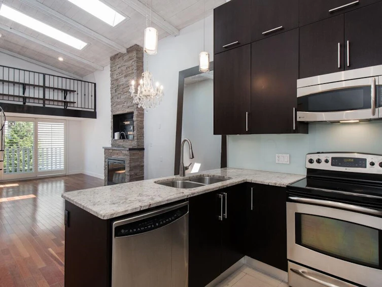 301-2365 W 3rd Avenue, Vancouver, BC, V6K 1L6 - 4