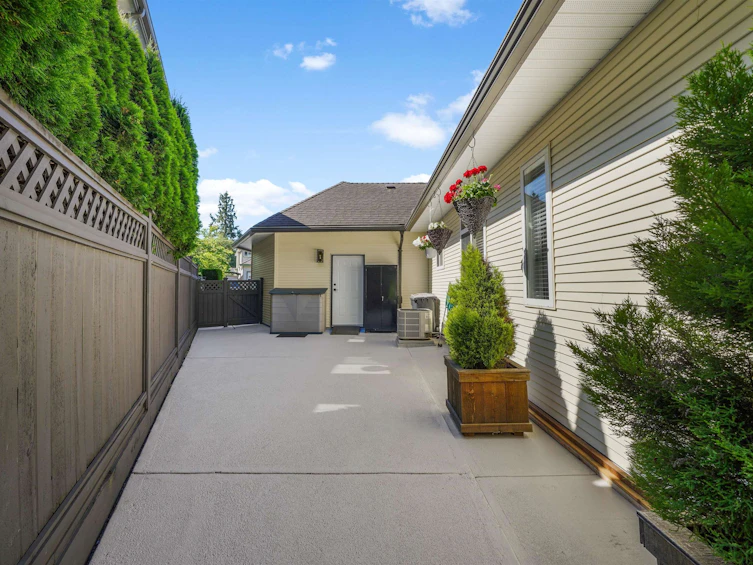 23845 106 Avenue, Maple Ridge, BC, V2W 1E4 - 26