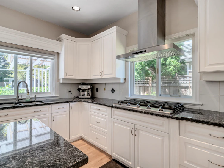 13390 22a Avenue, Surrey, BC, V4A 9T9 - 10