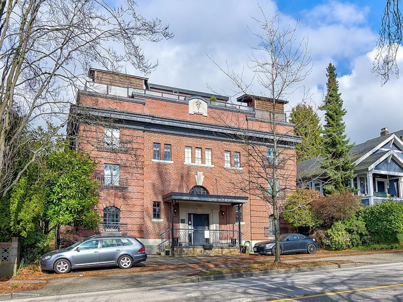 201 - 1943 E 1st Avenue, Vancouver BC V5N 1B3