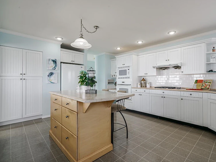 15452 Victoria Avenue, Surrey, BC, V4B 1H3 - 11
