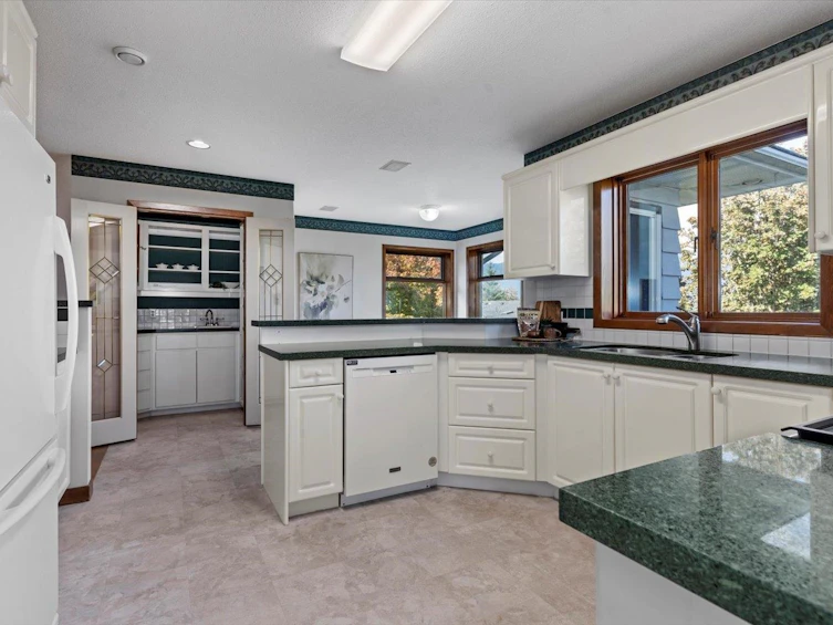 8580 Primrose Drive, Chilliwack, BC, V2R 4A3 - 4